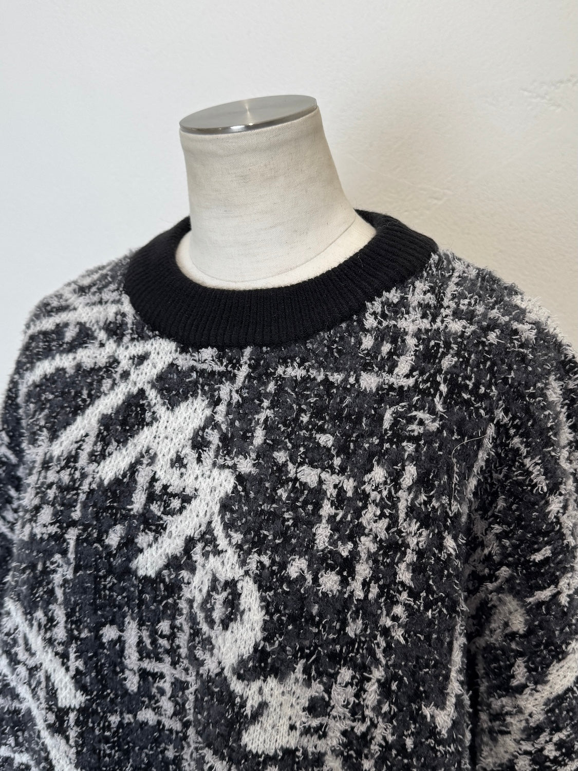 ツイードライク グラフィティ KNIT プルオーバー