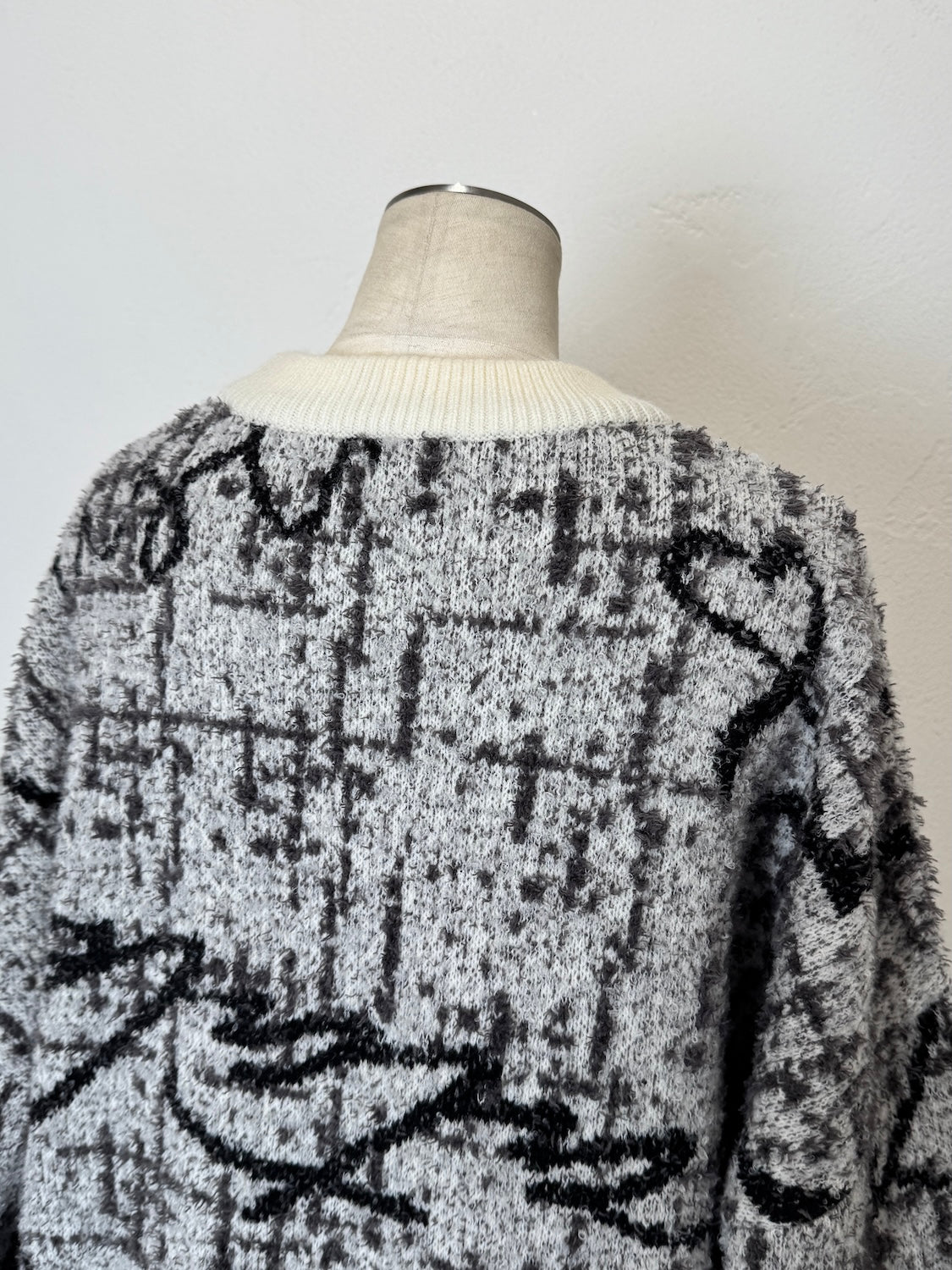 ツイードライク グラフィティ KNIT プルオーバー