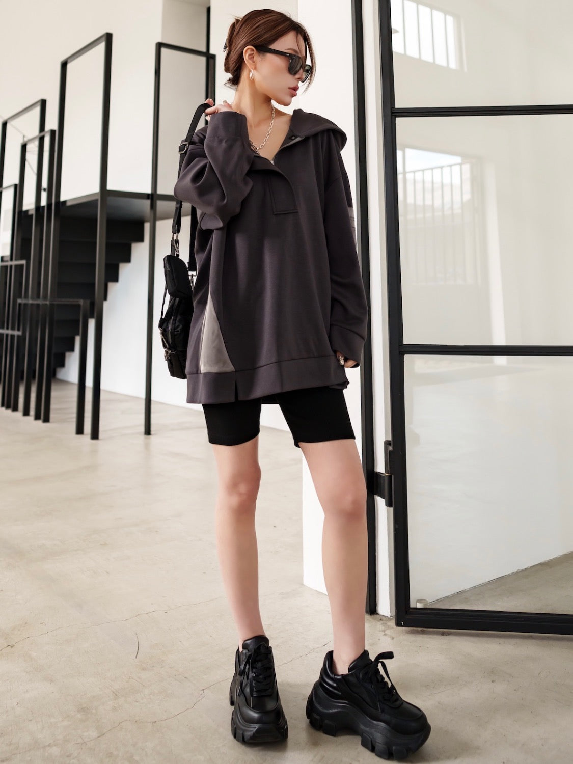 MODEL:159cm<br>COLOR:チャコール