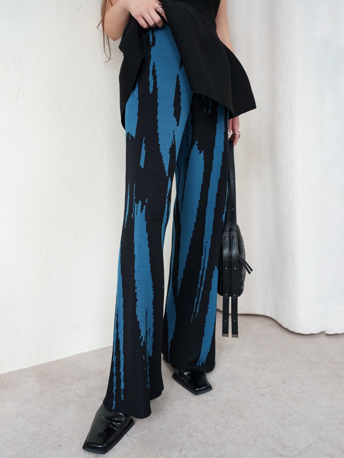 Pixel design knit pants