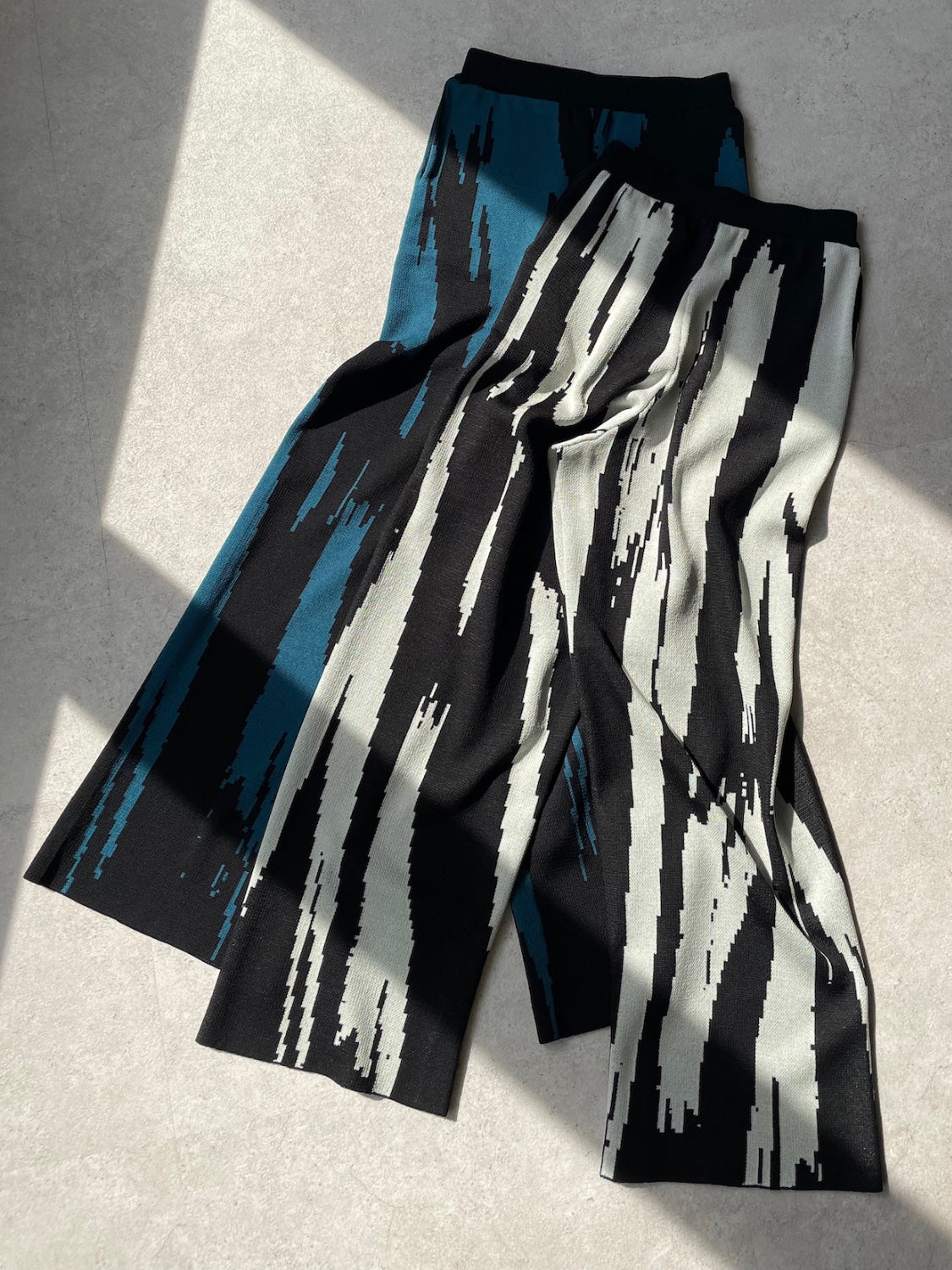 Pixel design knit pants