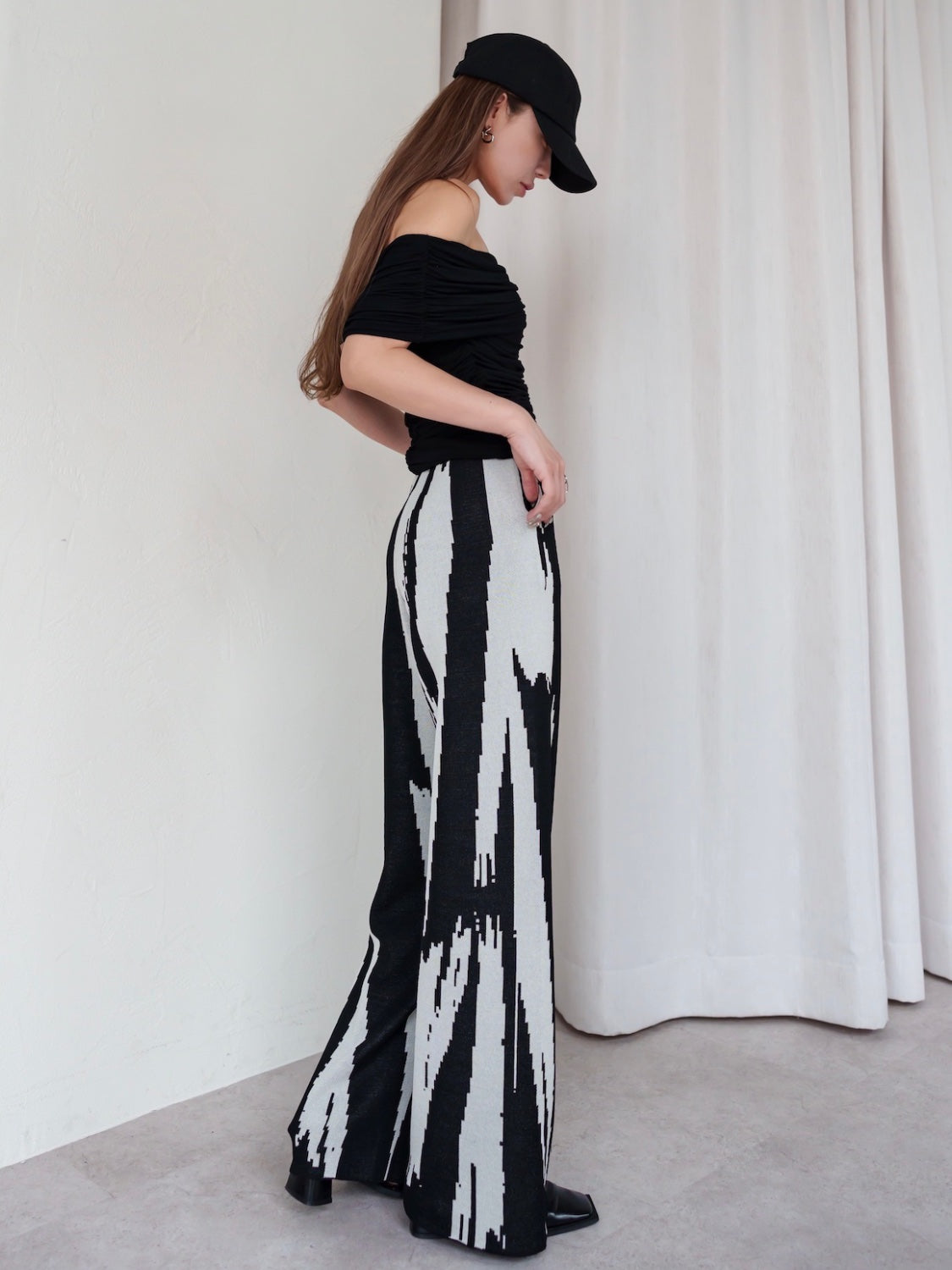 Pixel design knit pants