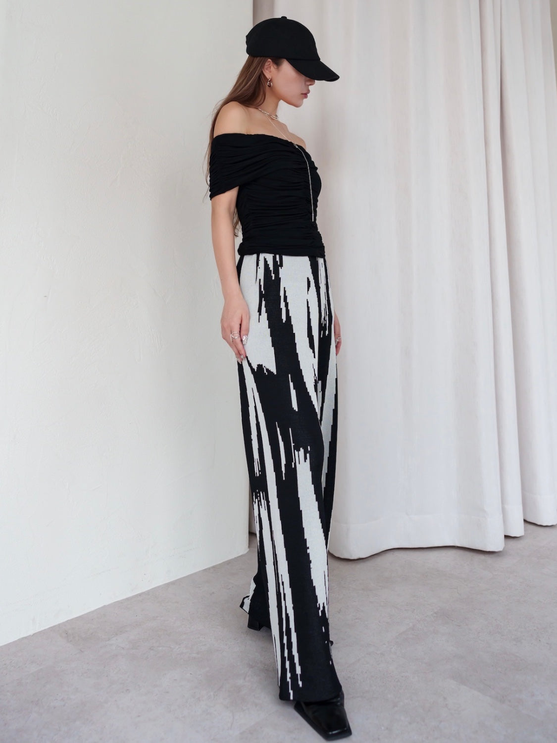 Pixel design knit pants