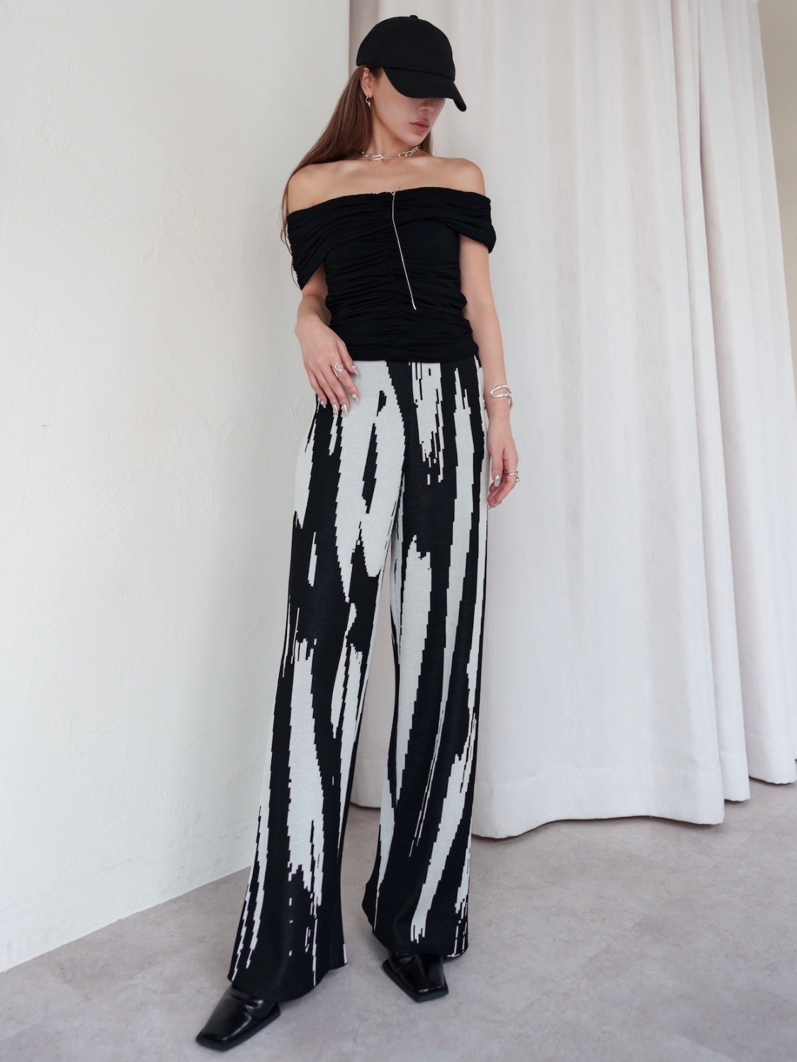 Pixel design knit pants