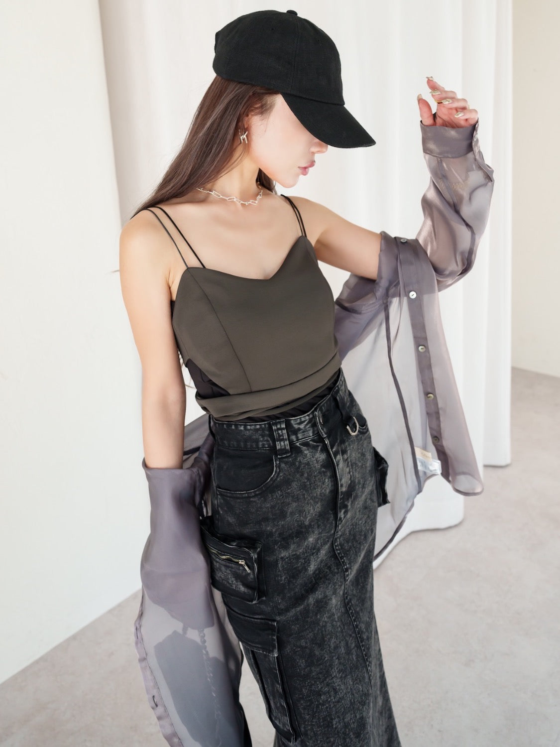 COLOR:チャコール