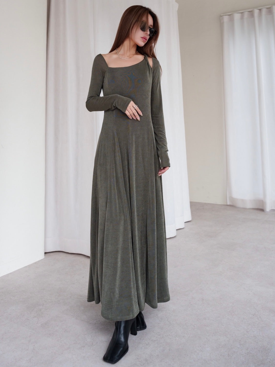 MODEL:159cm<br>COLOR:カーキ