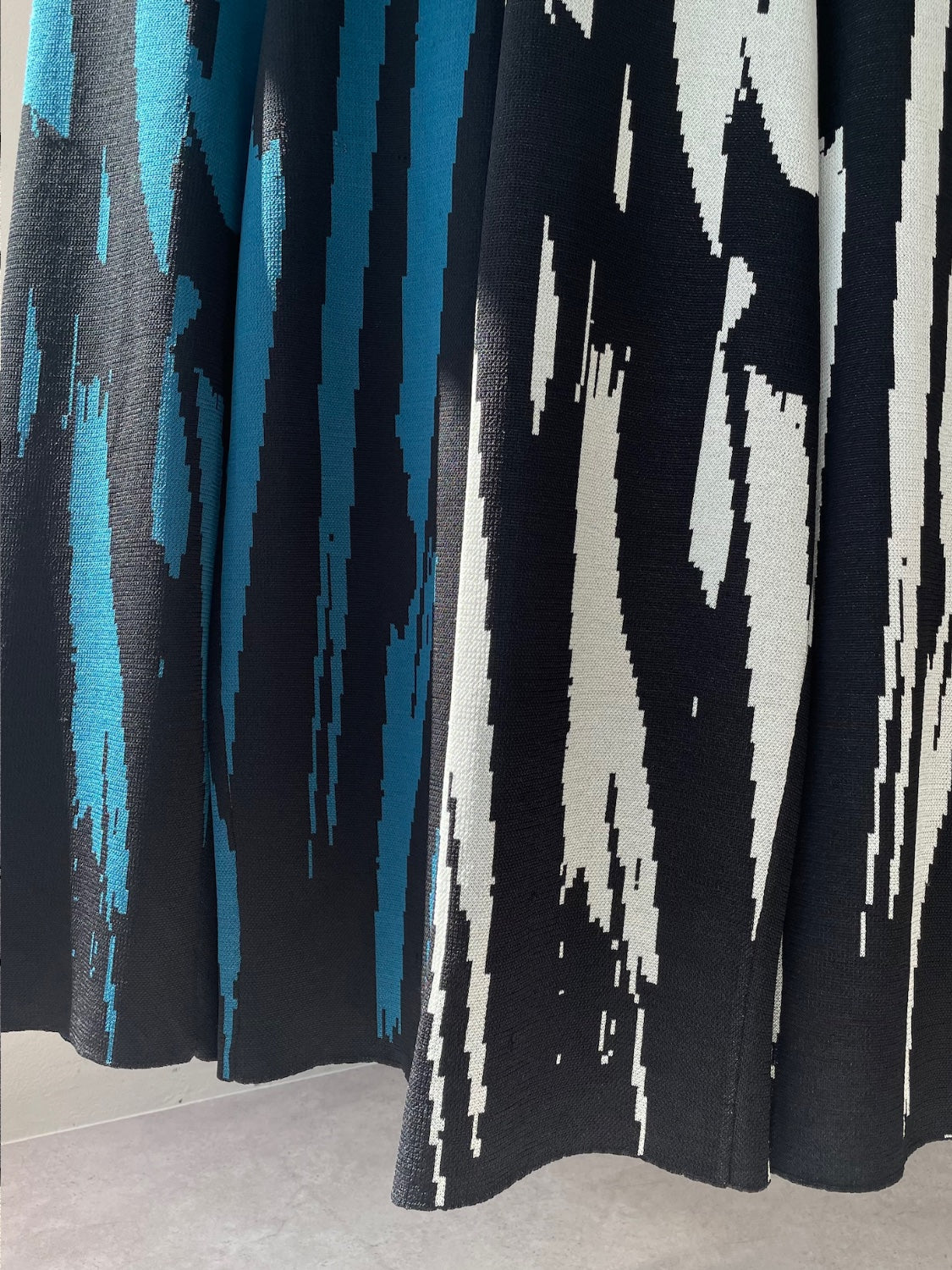 Pixel design knit pants