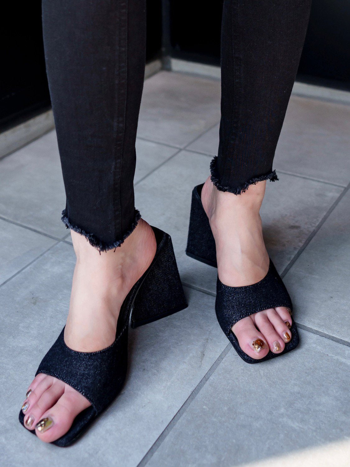 Hem-Damage Black Skinny