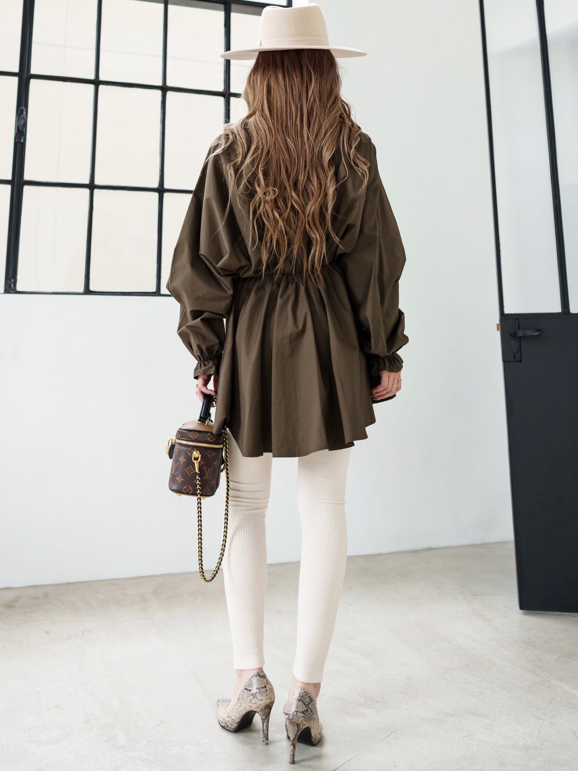 Gathered waist shirt