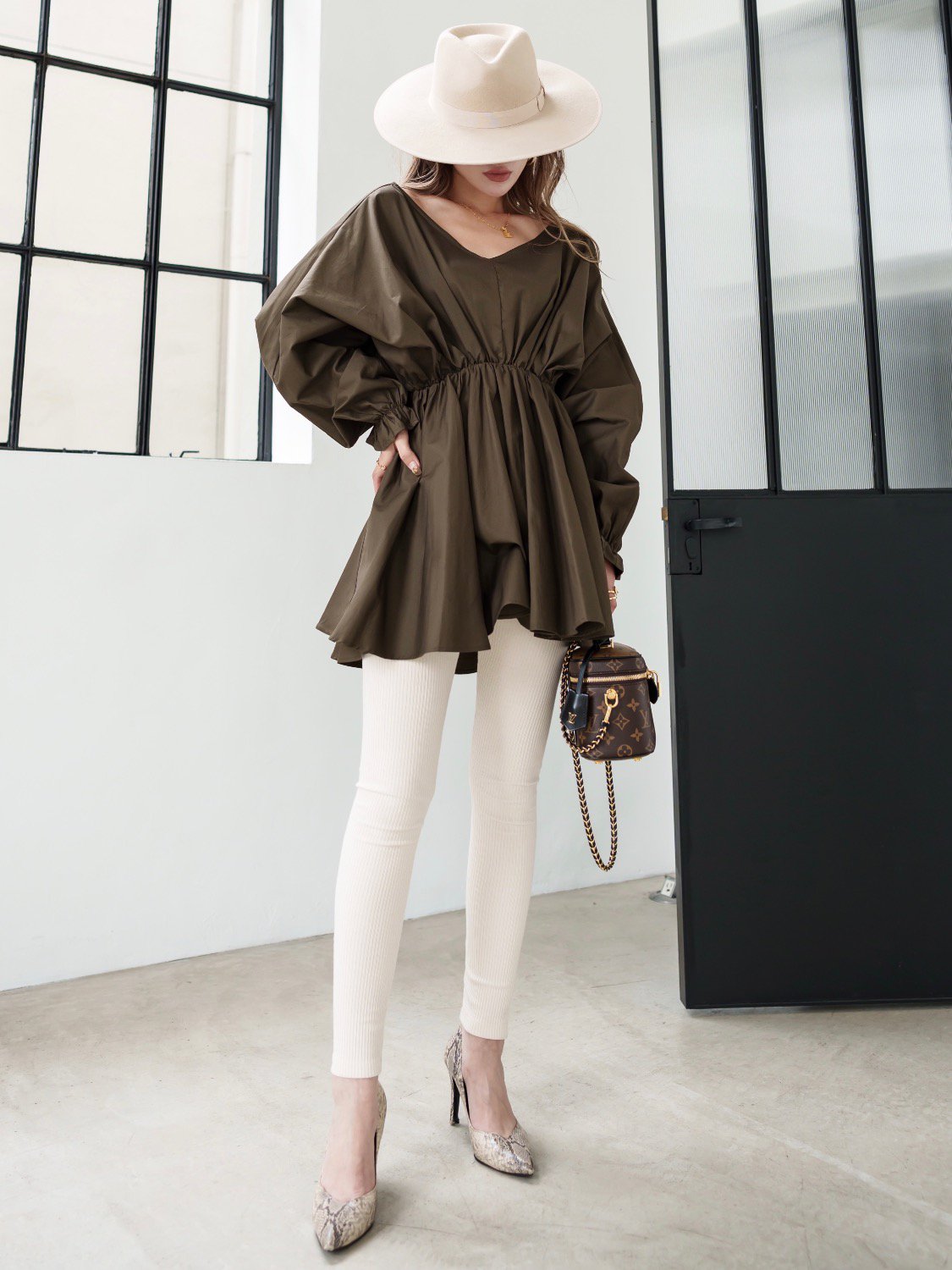 Gathered waist shirt