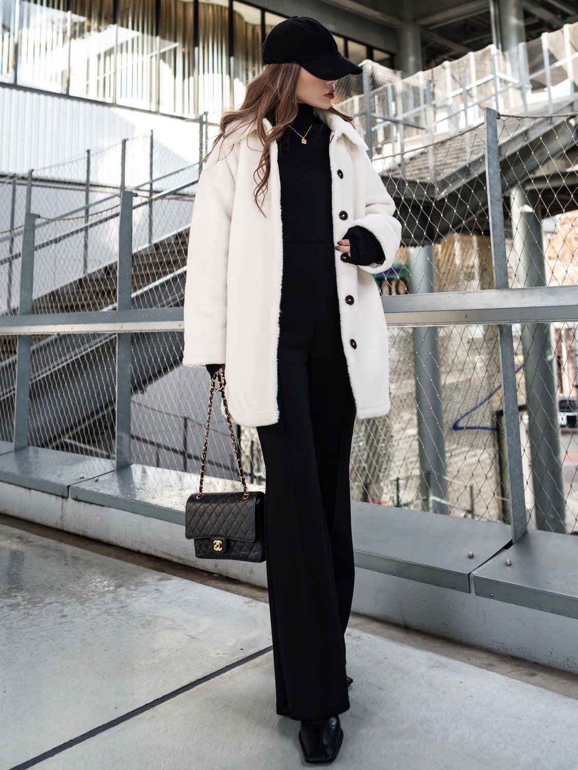 MODEL:159cm<br>COLOR:アイボリー