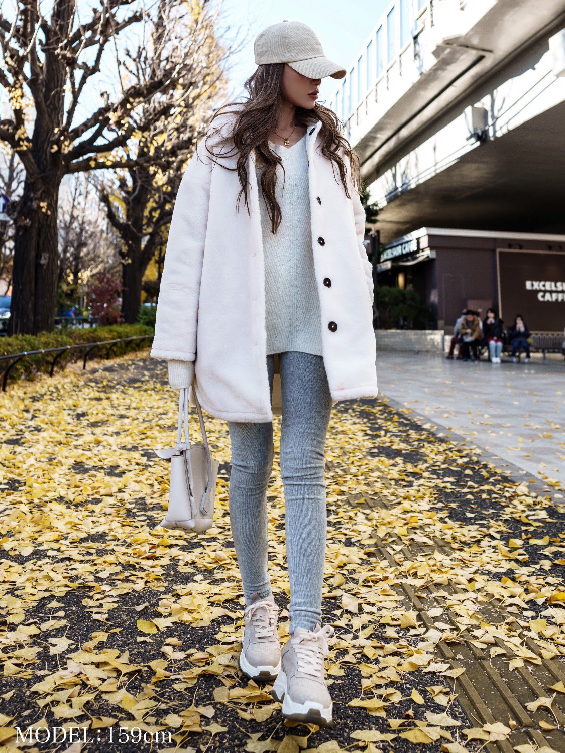 MODEL:159cm<br>COLOR:アイボリー