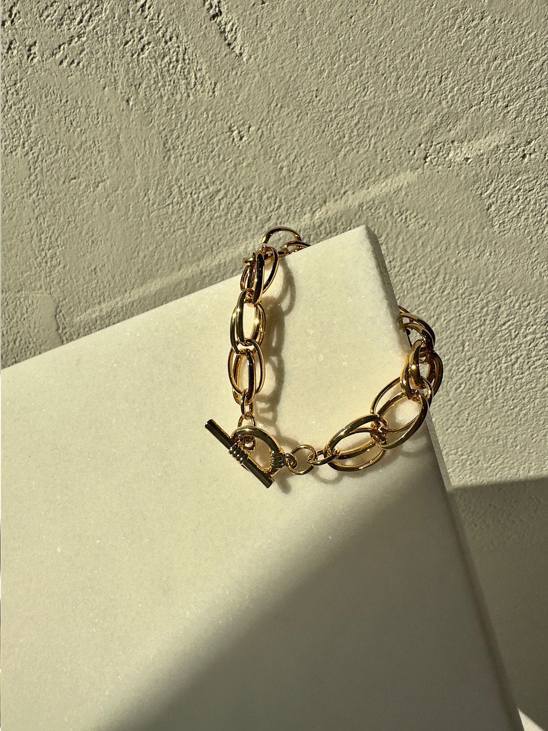Volume-chain mantel bracelet