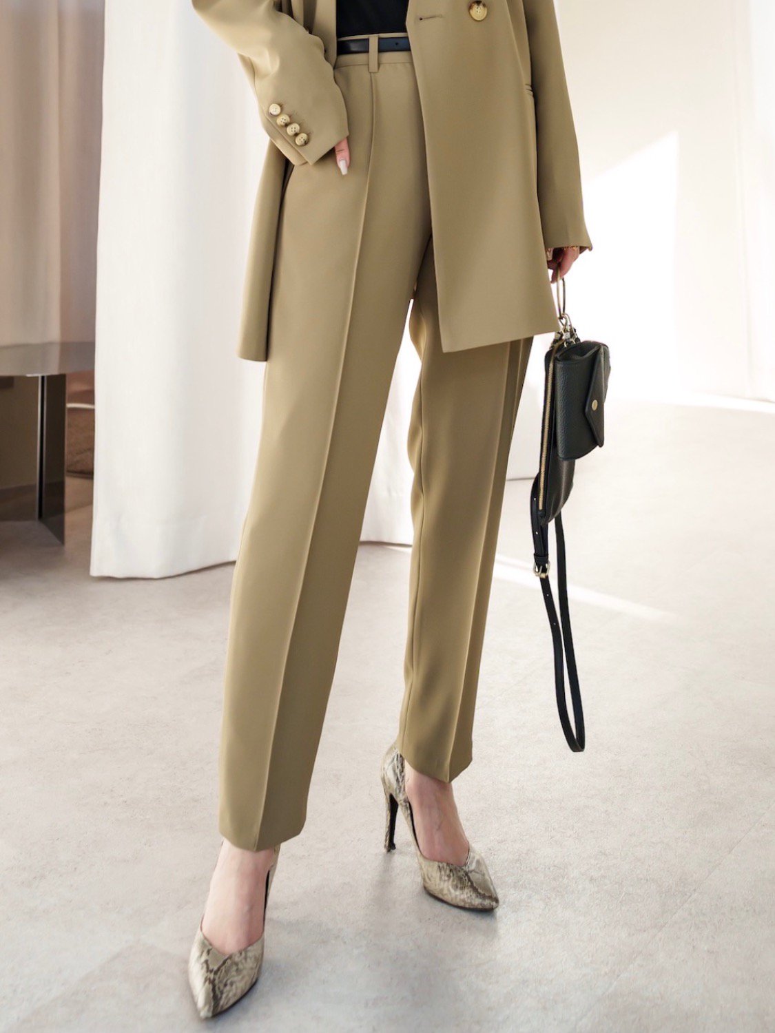 Center-seam テーパードパンツ