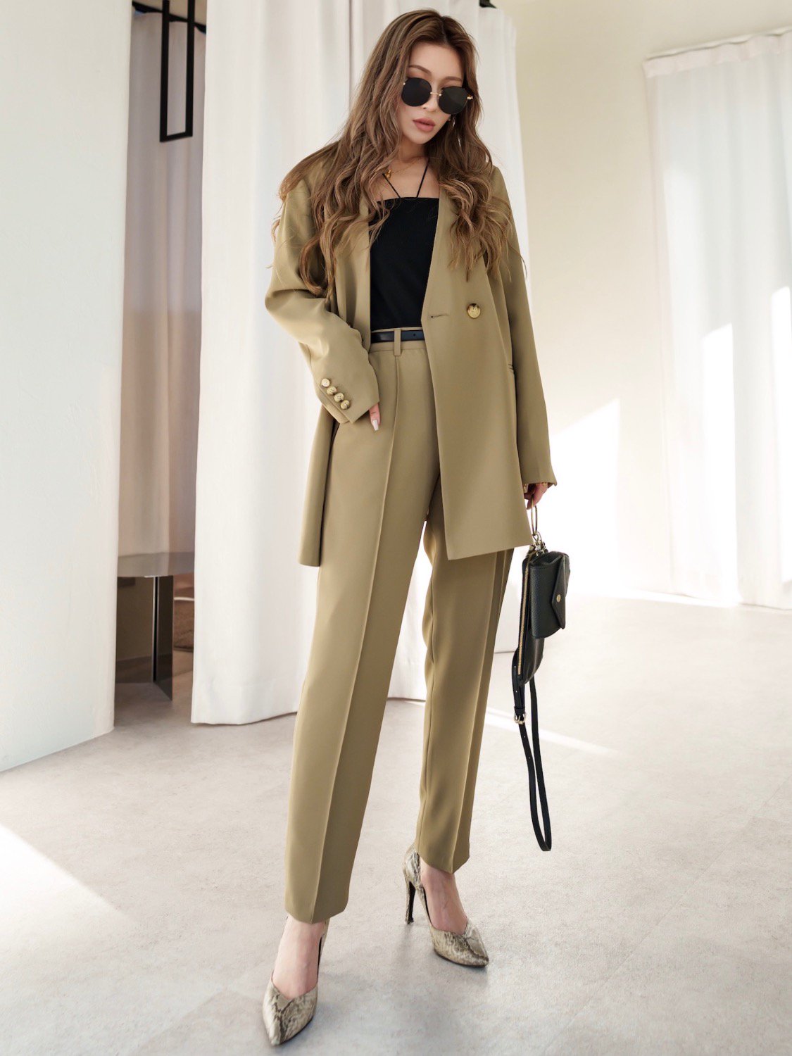 Center-seam テーパードパンツ