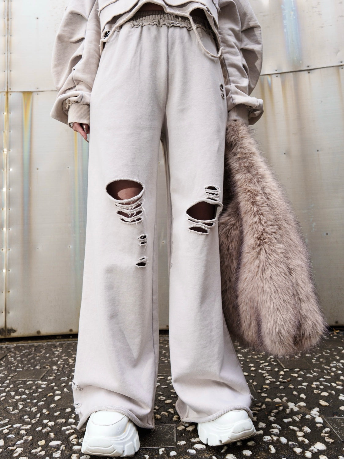 COLOR：グレージュ