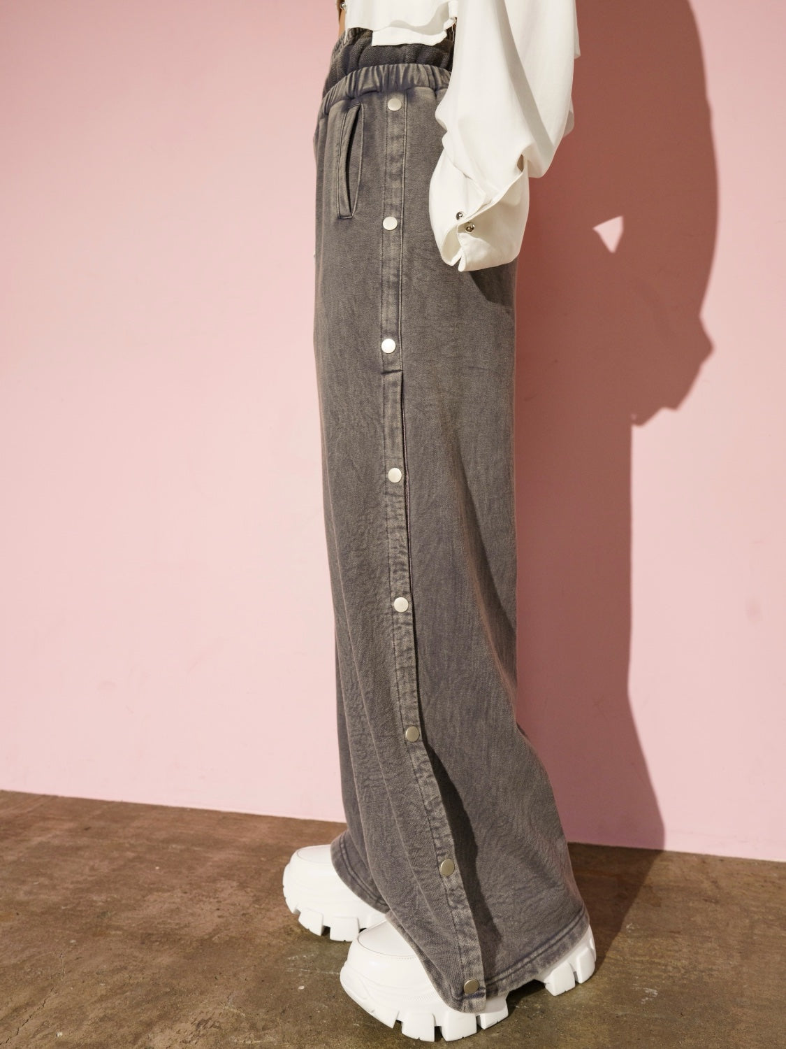 ウエストアシメ サイドボタン Wide スウェットパンツ