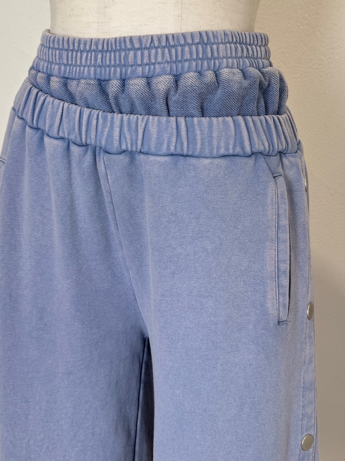 ウエストアシメ サイドボタン Wide スウェットパンツ