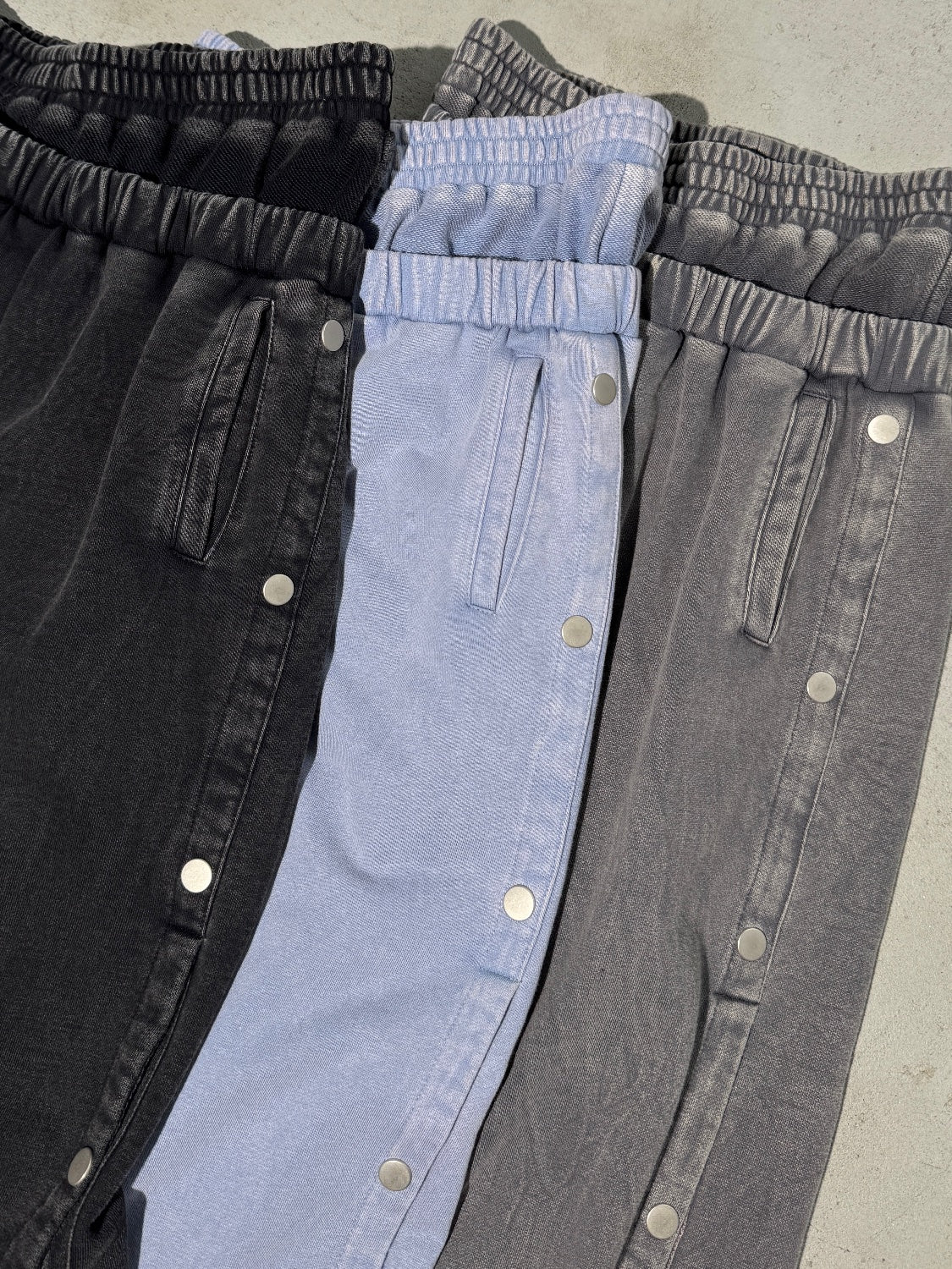 ウエストアシメ サイドボタン Wide スウェットパンツ