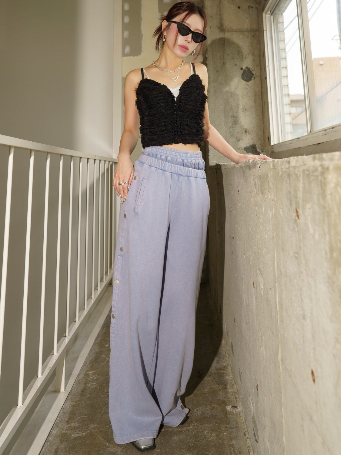 ウエストアシメ サイドボタン Wide スウェットパンツ