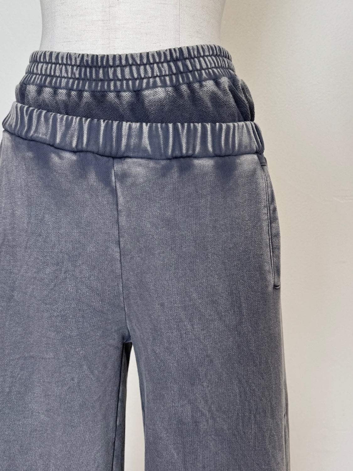 ウエストアシメ サイドボタン Wide スウェットパンツ