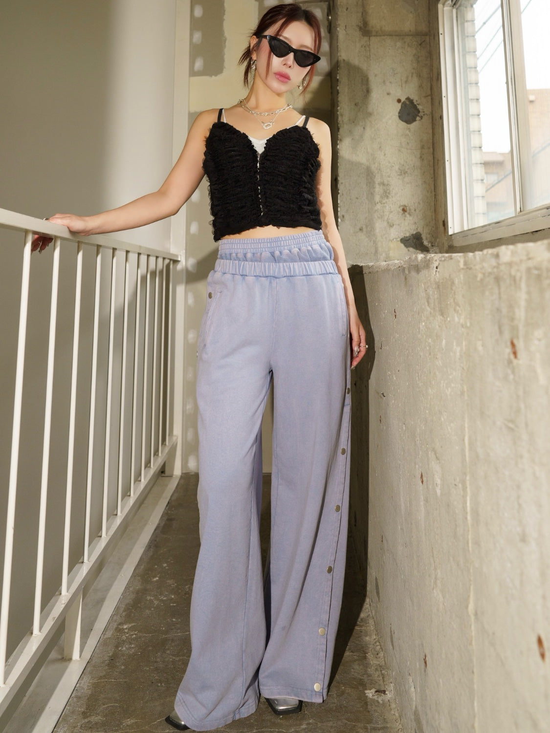 ウエストアシメ サイドボタン Wide スウェットパンツ