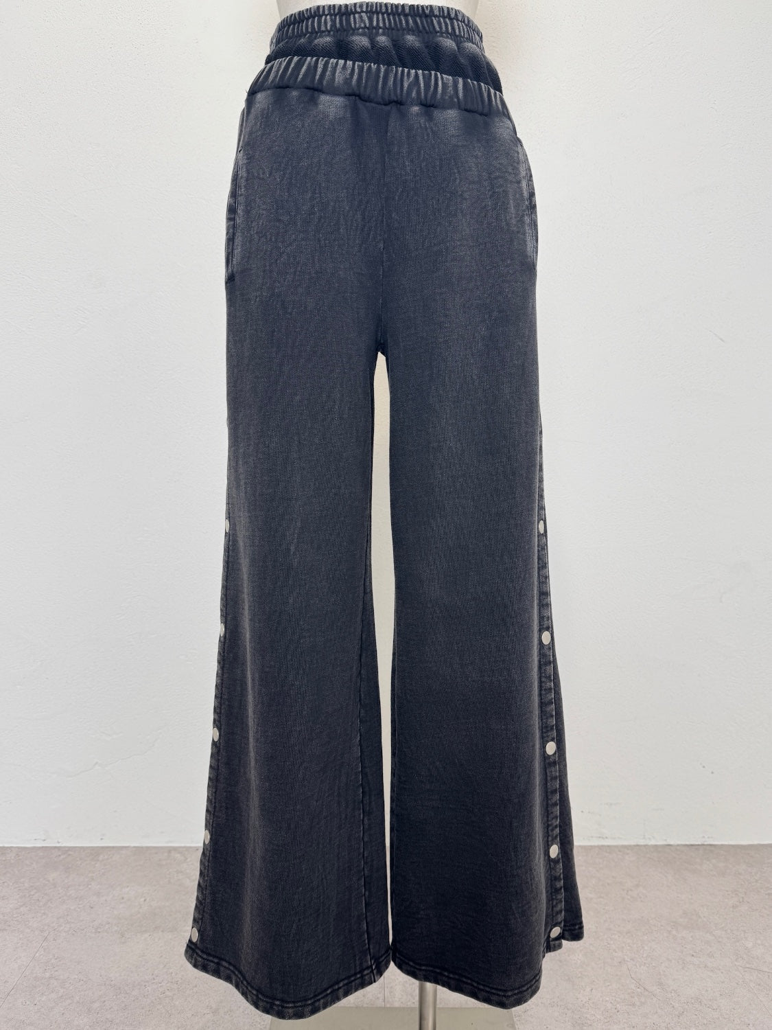 ウエストアシメ サイドボタン Wide スウェットパンツ