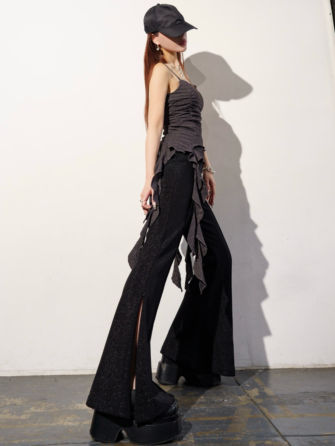MODEL：159cm<br>COLOR：チャコール