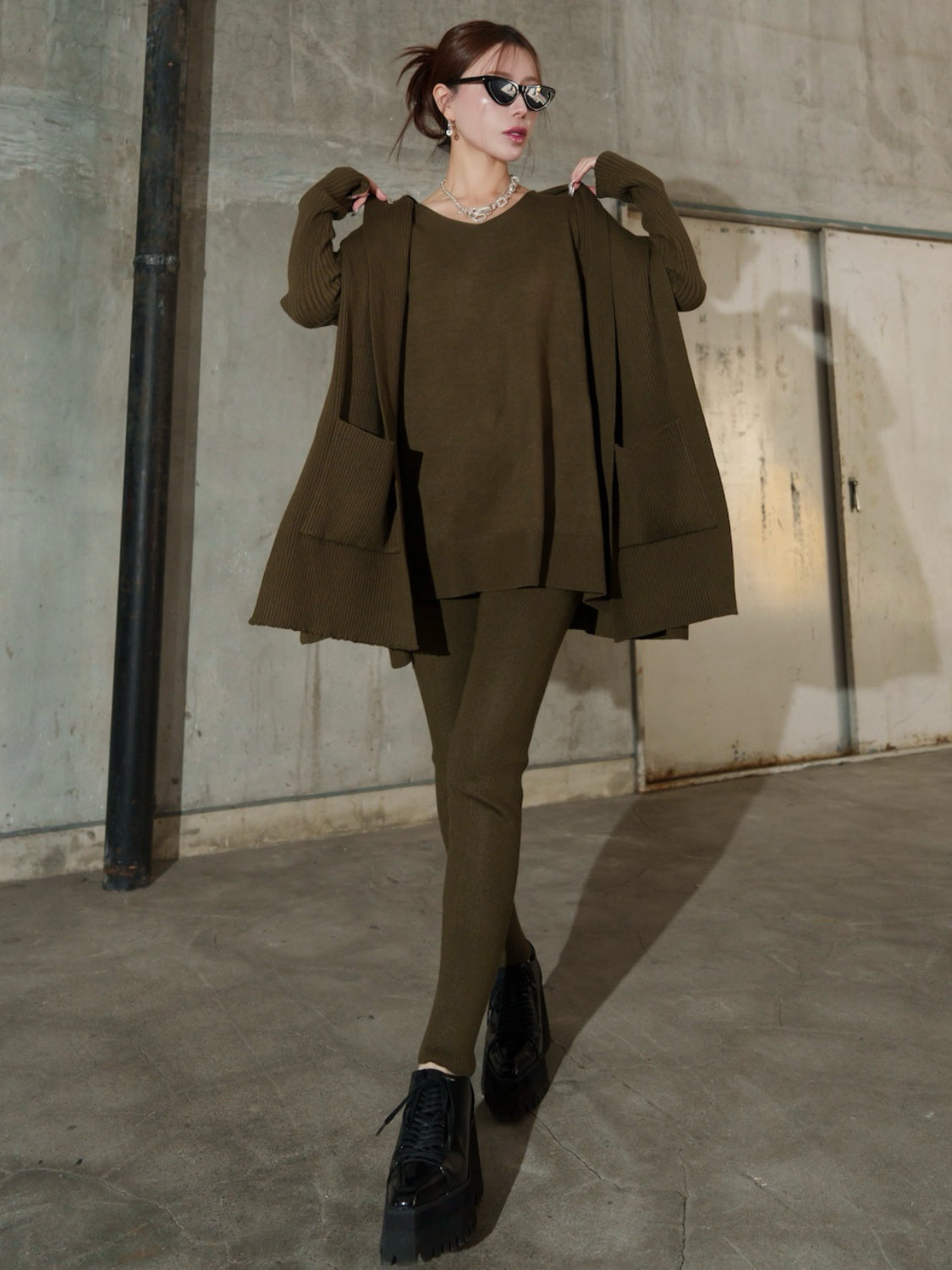 MODEL：159cm<br>COLOR：カーキ