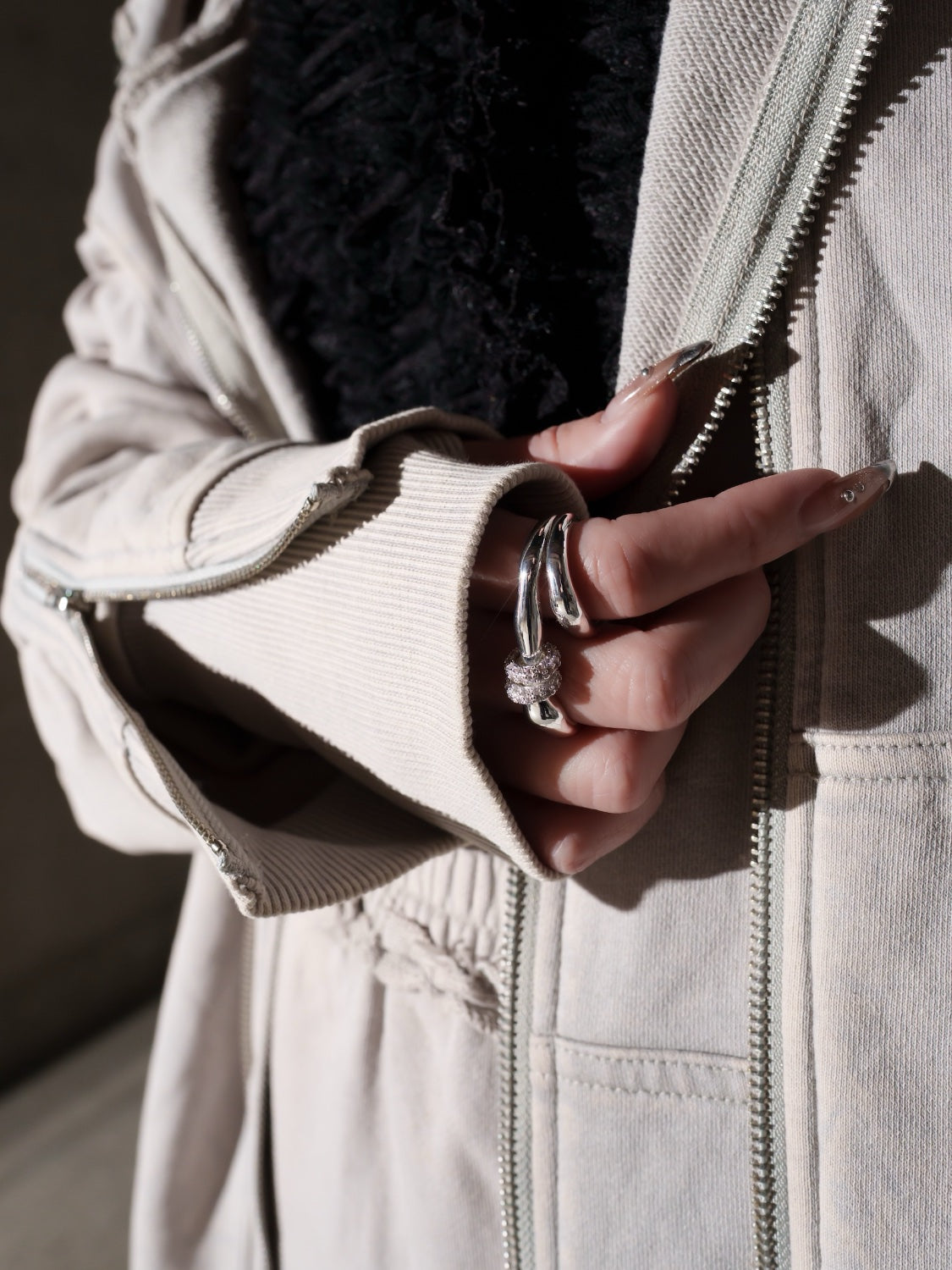 [UNISEX] ピグメント Multi Zip レイヤードフーディー