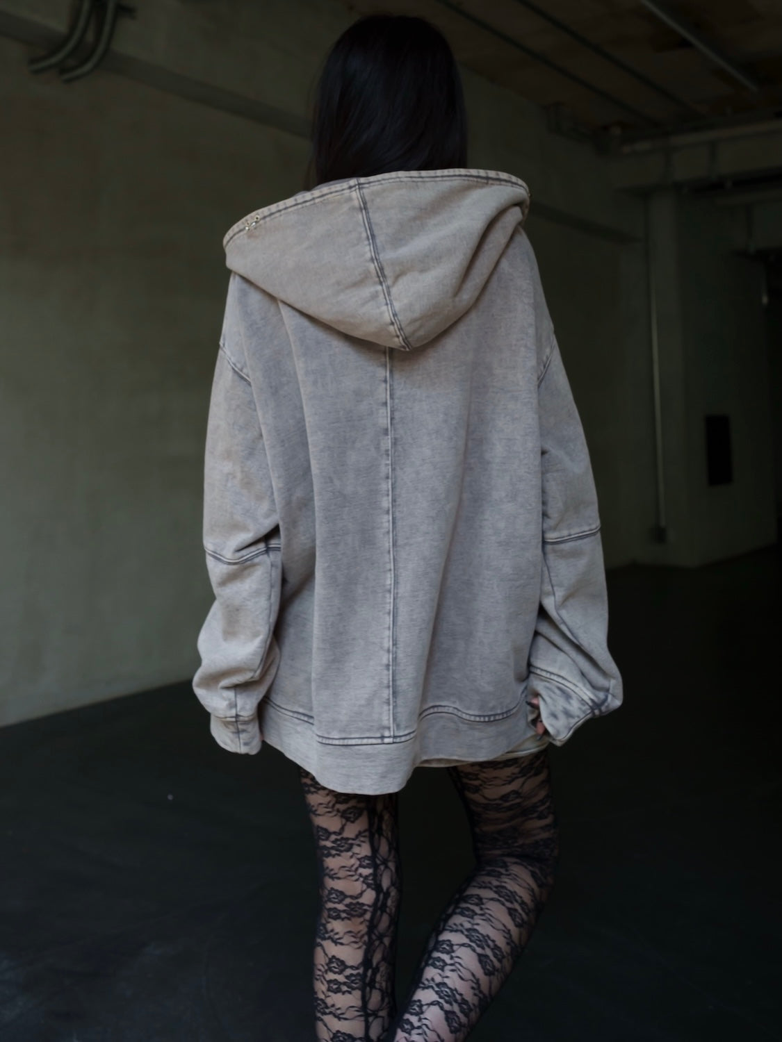 [UNISEX] ピグメント ピアス ZIP フーディー