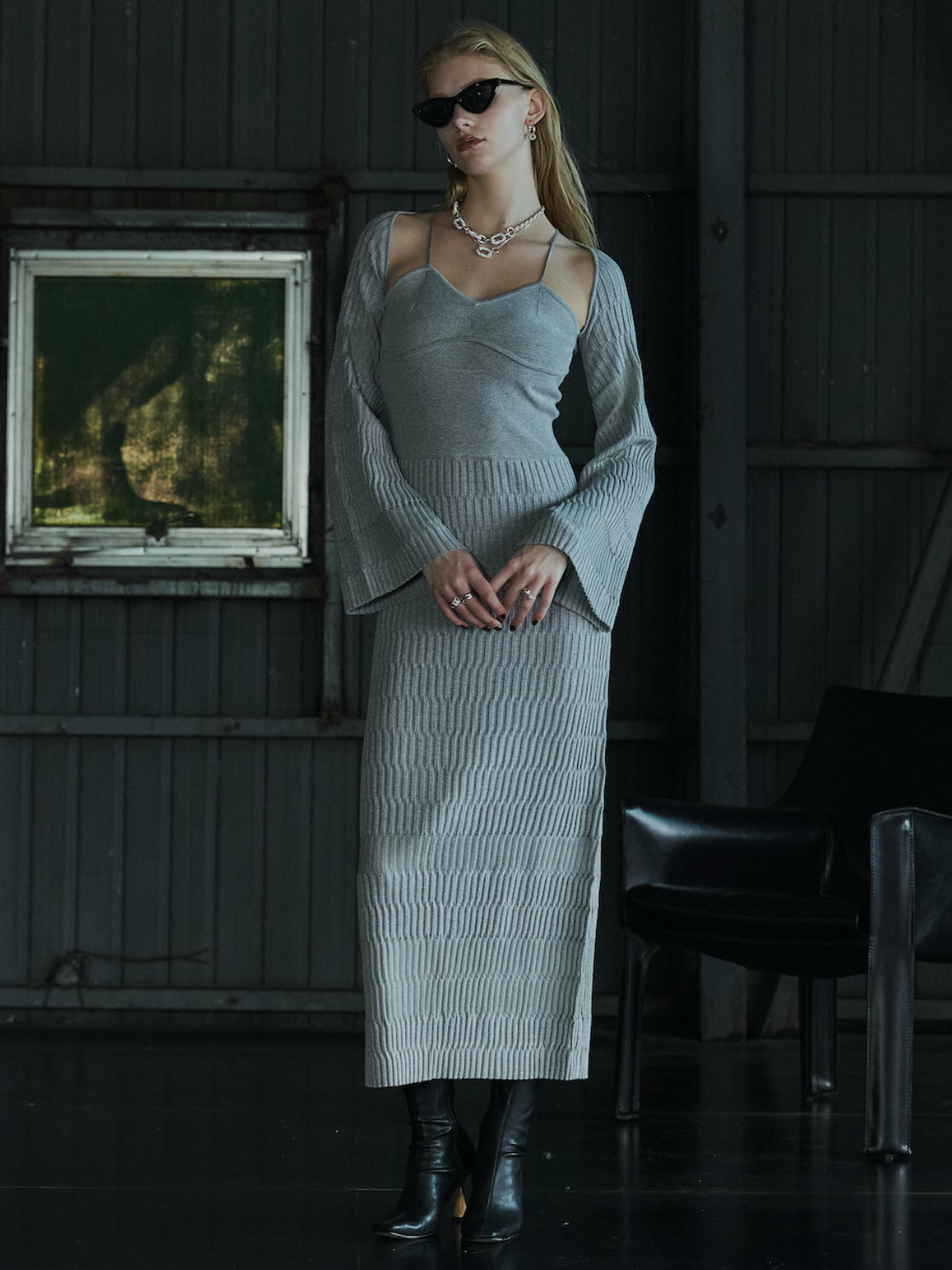MODEL：175.5cm<br>COLOR：グレー