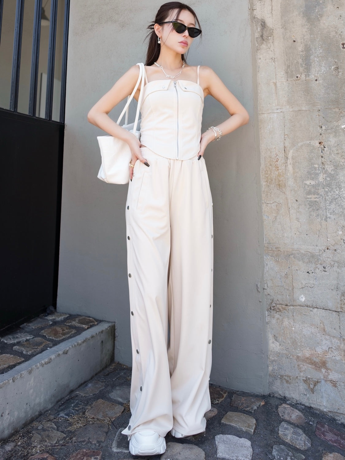 MODEL：159cm<br>COLOR：ライトベージュ
