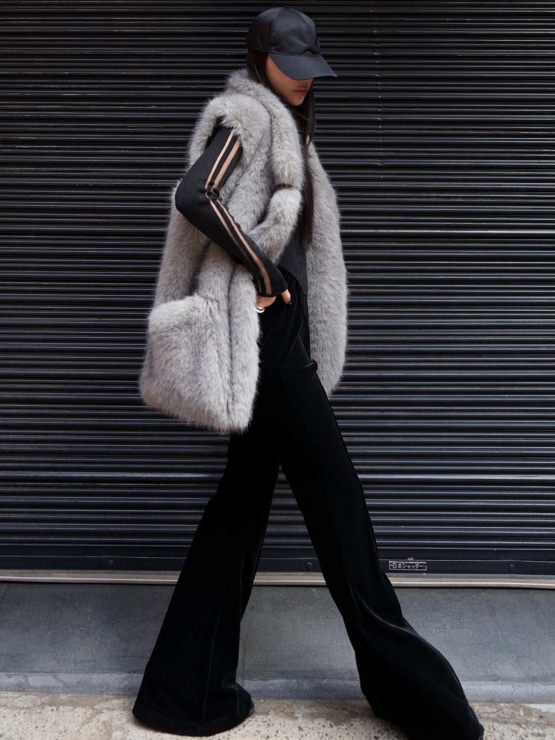 MODEL：159cm<br>COLOR：グレー