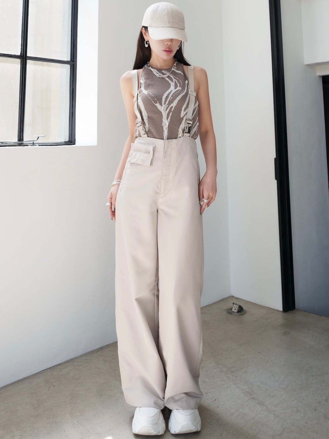 MODEL：159cm<br>COLOR：グレージュ