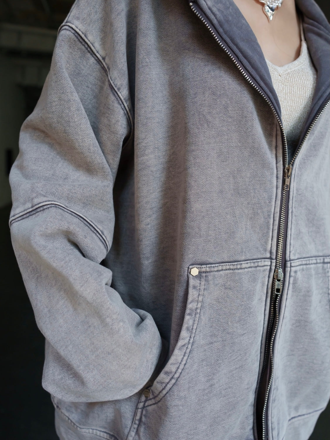 [UNISEX] ピグメント ピアス ZIP フーディー