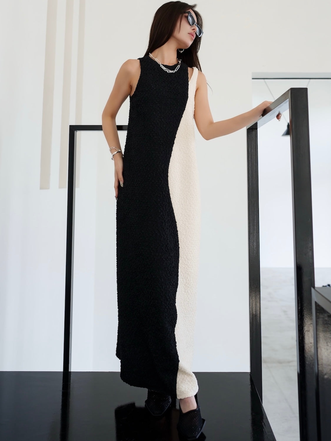 MODEL：159cm<br>COLOR：ブラック×ホワイト