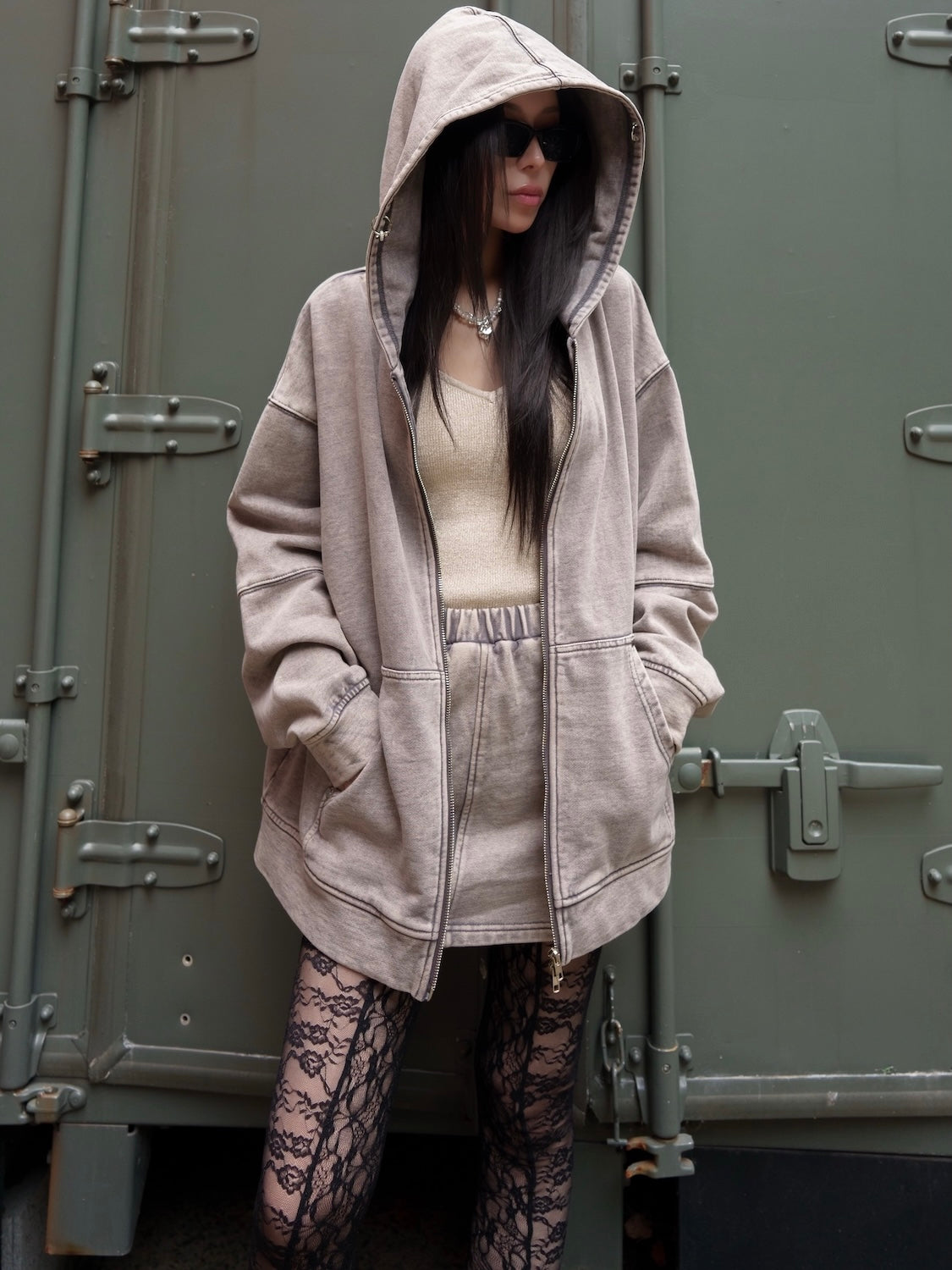 [UNISEX] ピグメント ピアス ZIP フーディー