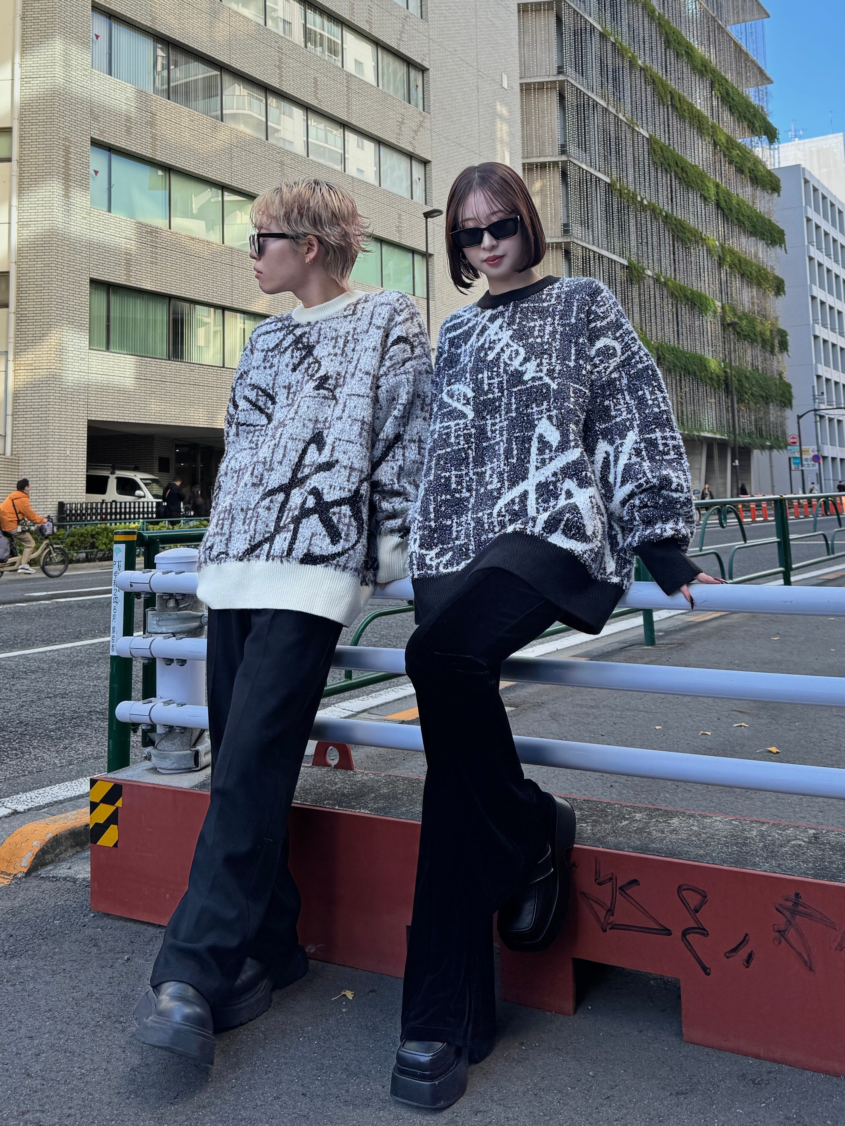 ツイードライク グラフィティ KNIT プルオーバー