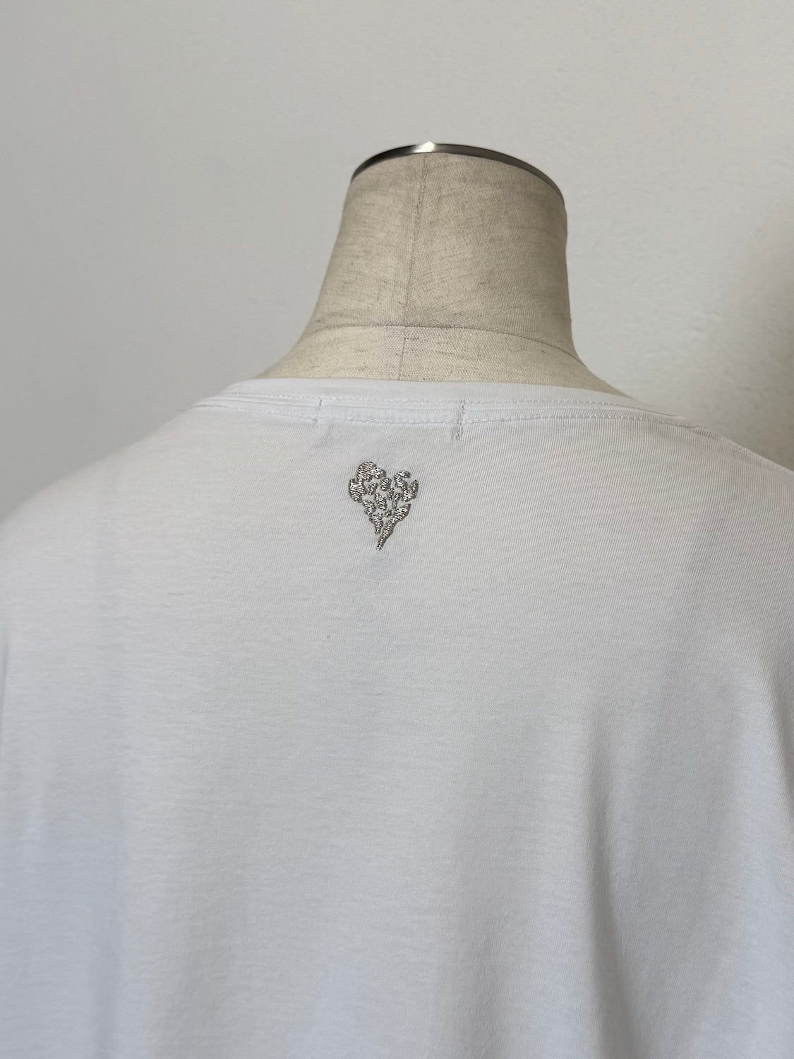 Embroidery ハート Tシャツ
