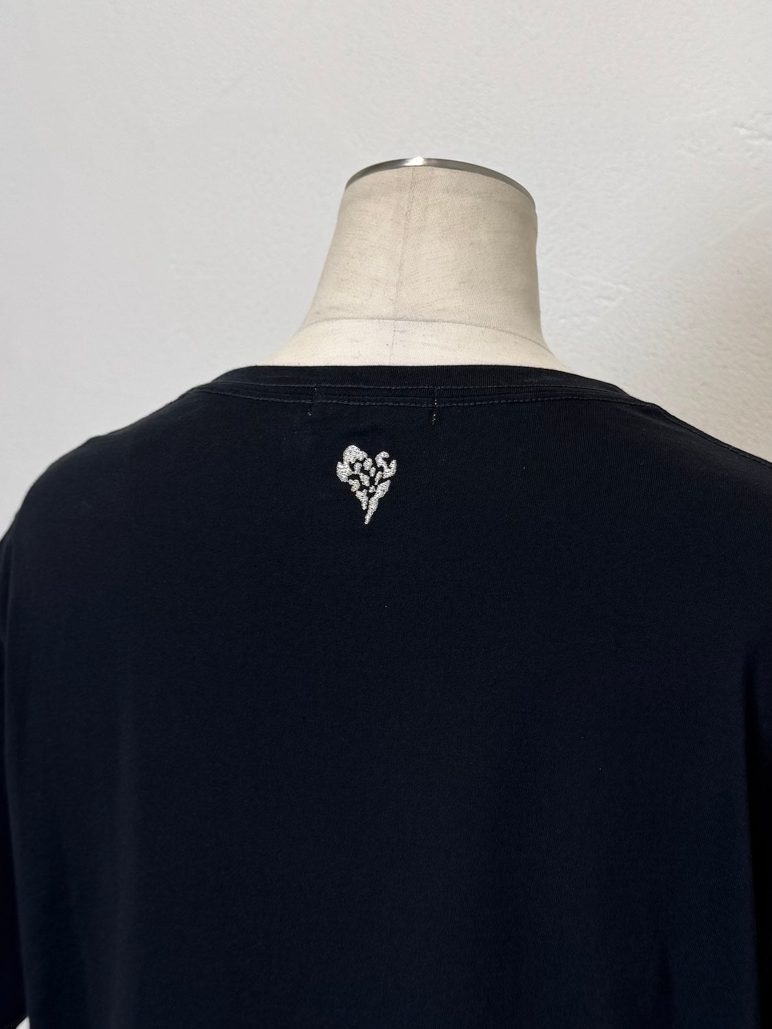 Embroidery ハート Tシャツ