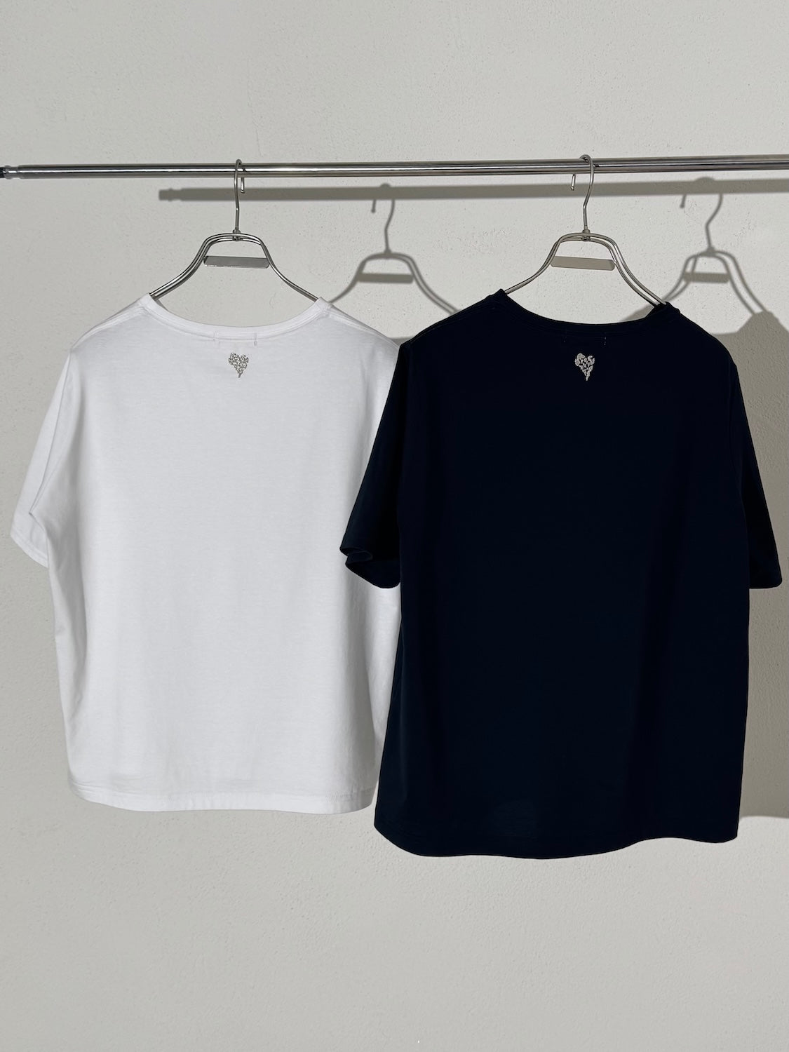 Embroidery ハート Tシャツ
