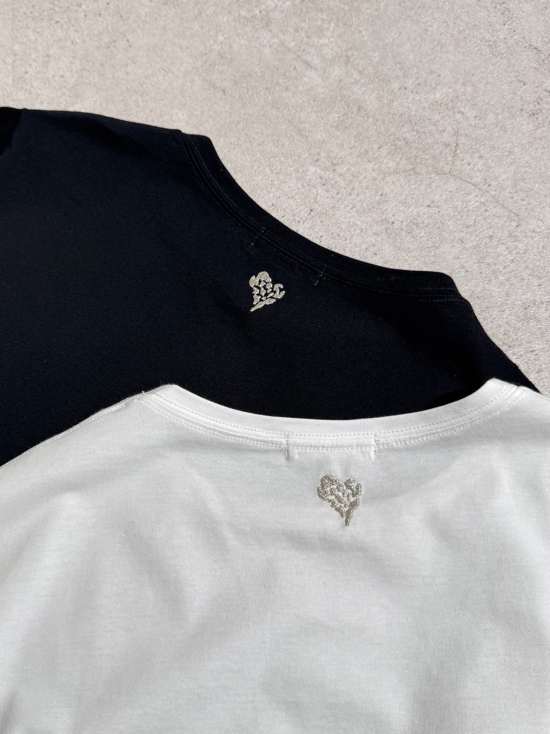 Embroidery ハート Tシャツ