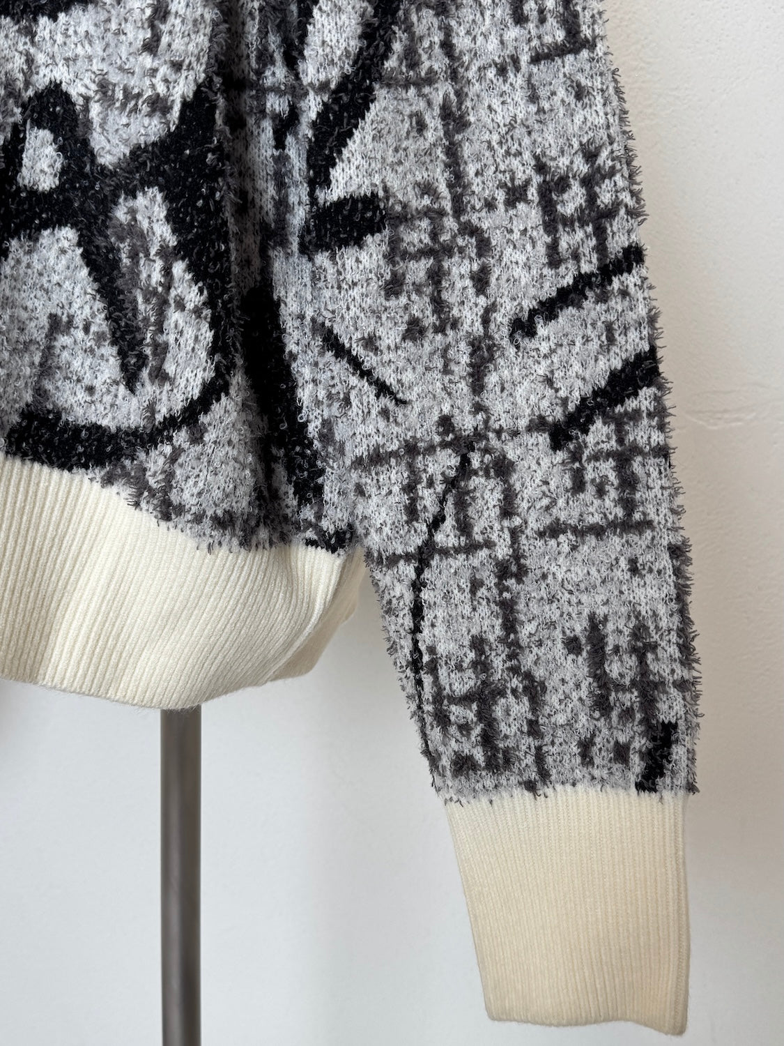 ツイードライク グラフィティ KNIT プルオーバー