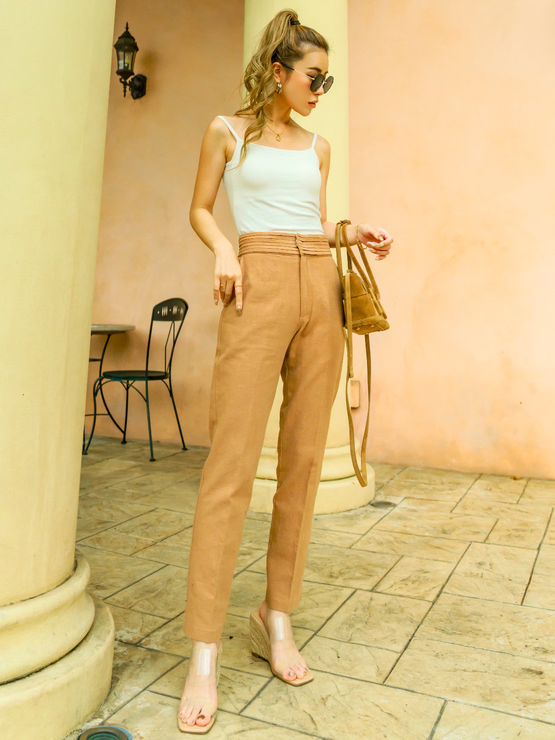Round Pintuck Linen Tapered Pants